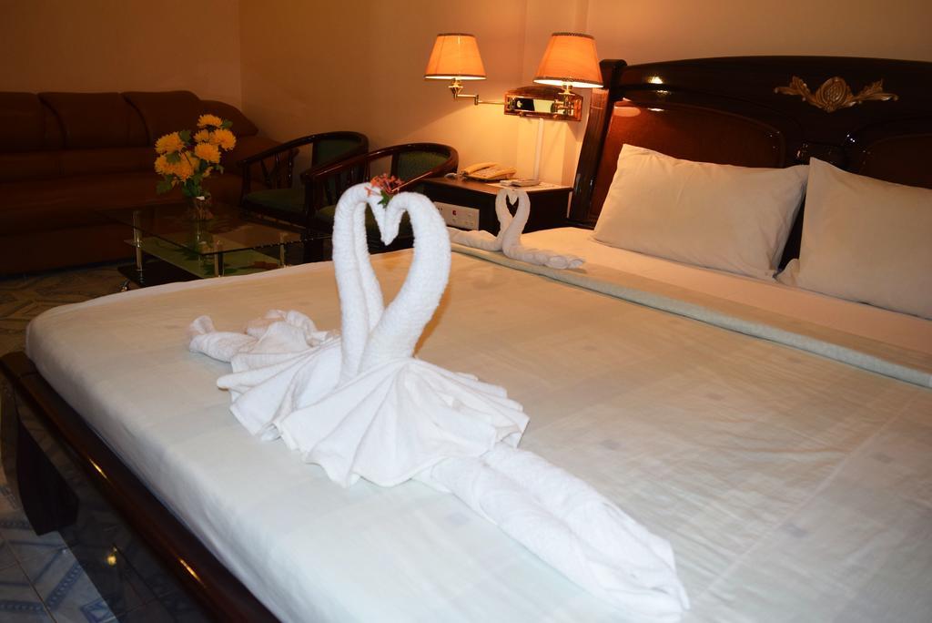 Reaksmey Battambang Hotel מראה חיצוני תמונה